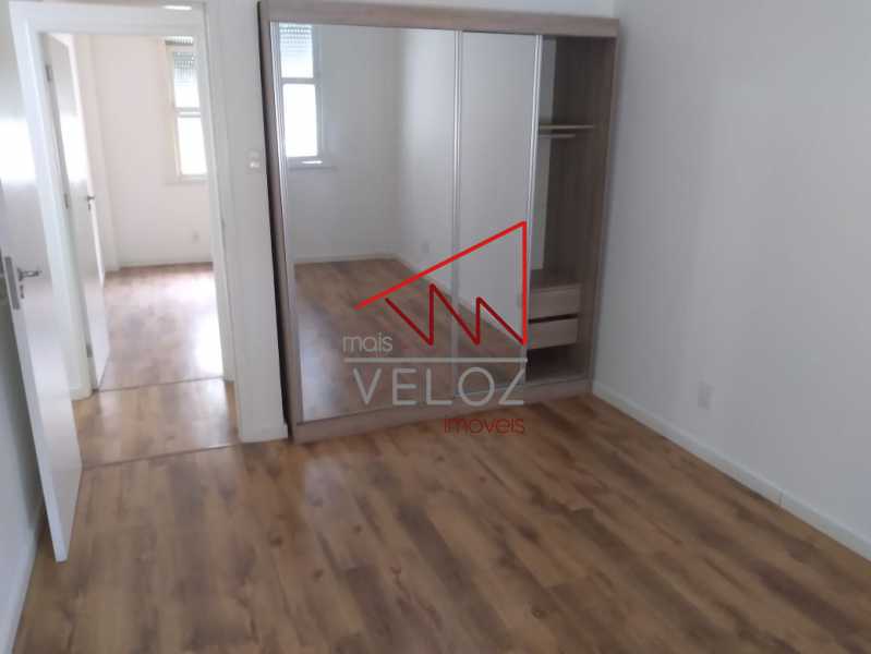 Apartamento à venda com 3 quartos, 85m² - Foto 2