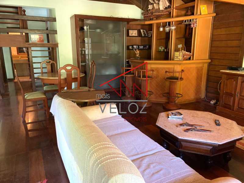 Casa à venda com 5 quartos, 241m² - Foto 6