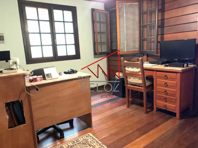 Casa à venda com 5 quartos, 241m² - Foto 17