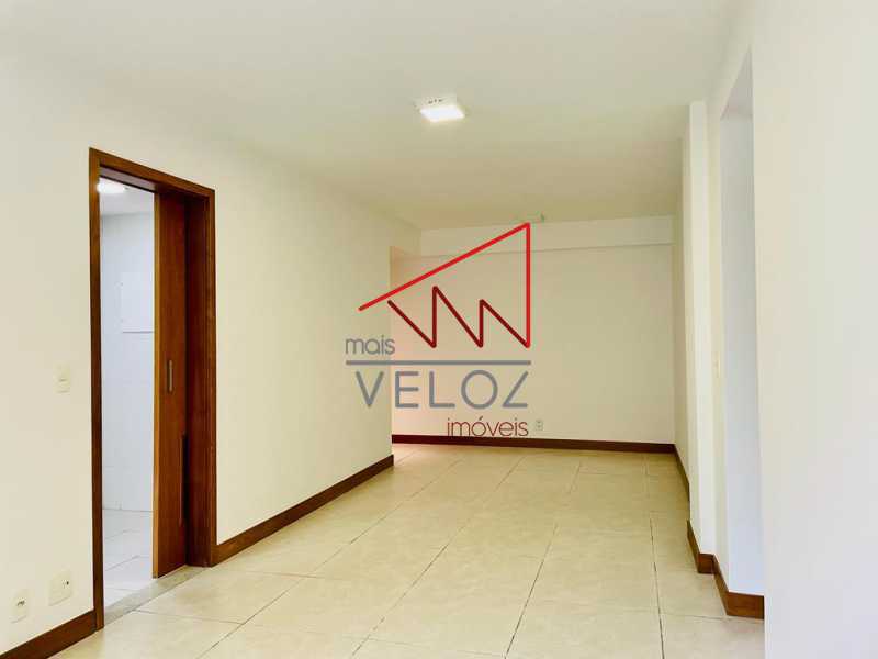 Apartamento à venda com 2 quartos, 74m² - Foto 2