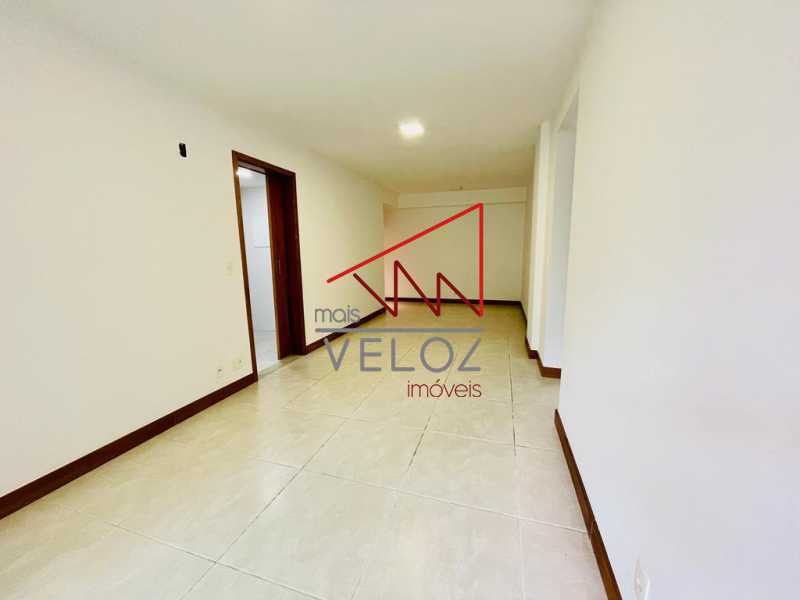 Apartamento à venda com 2 quartos, 74m² - Foto 3