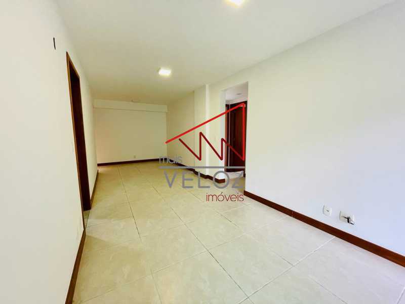 Apartamento à venda com 2 quartos, 74m² - Foto 4