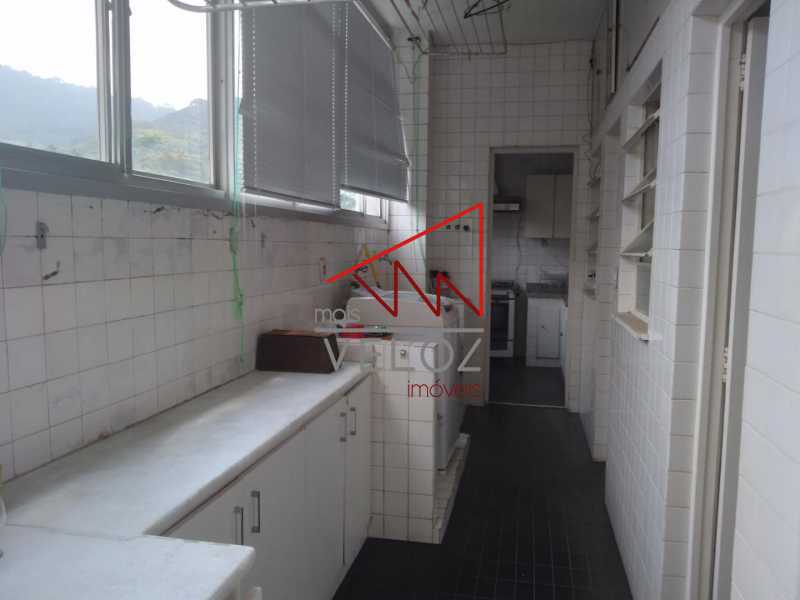 Apartamento à venda com 3 quartos, 210m² - Foto 4