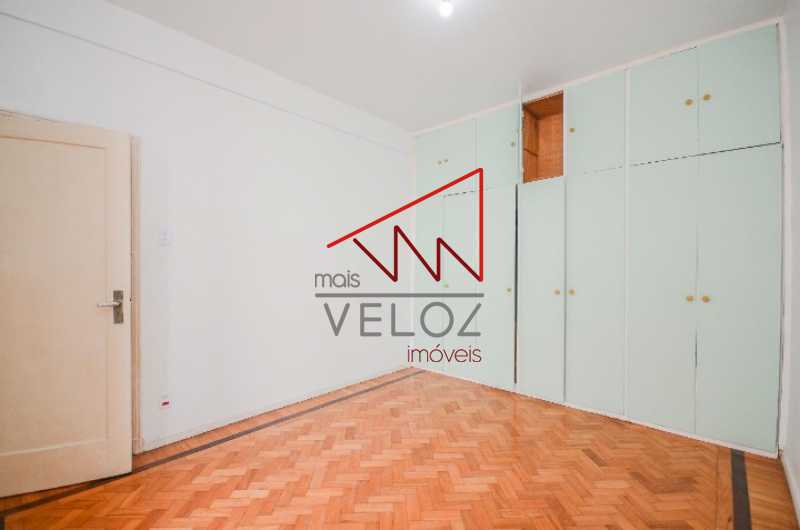 Apartamento à venda com 2 quartos, 80m² - Foto 2