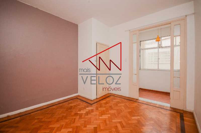 Apartamento à venda com 2 quartos, 80m² - Foto 4