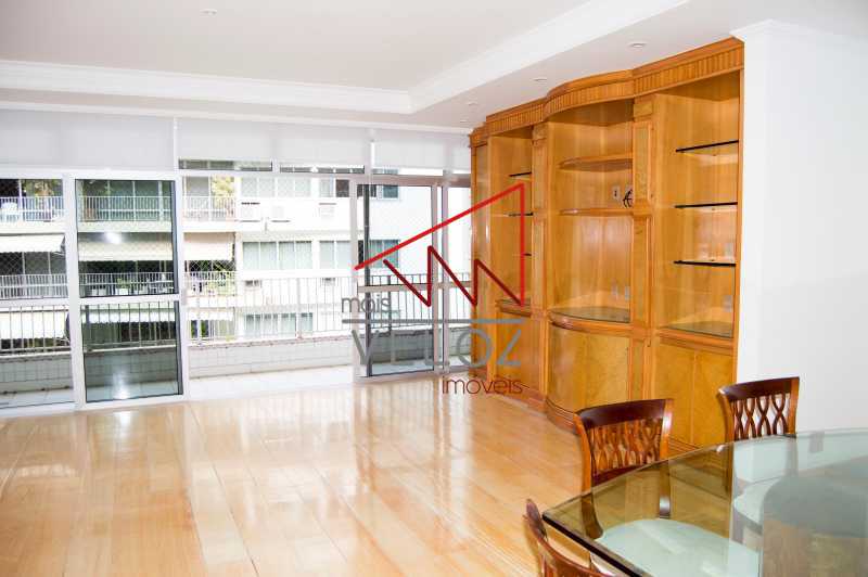 Apartamento à venda com 3 quartos, 156m² - Foto 2