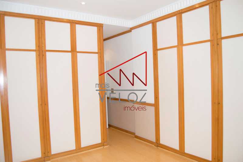 Apartamento à venda com 3 quartos, 156m² - Foto 9