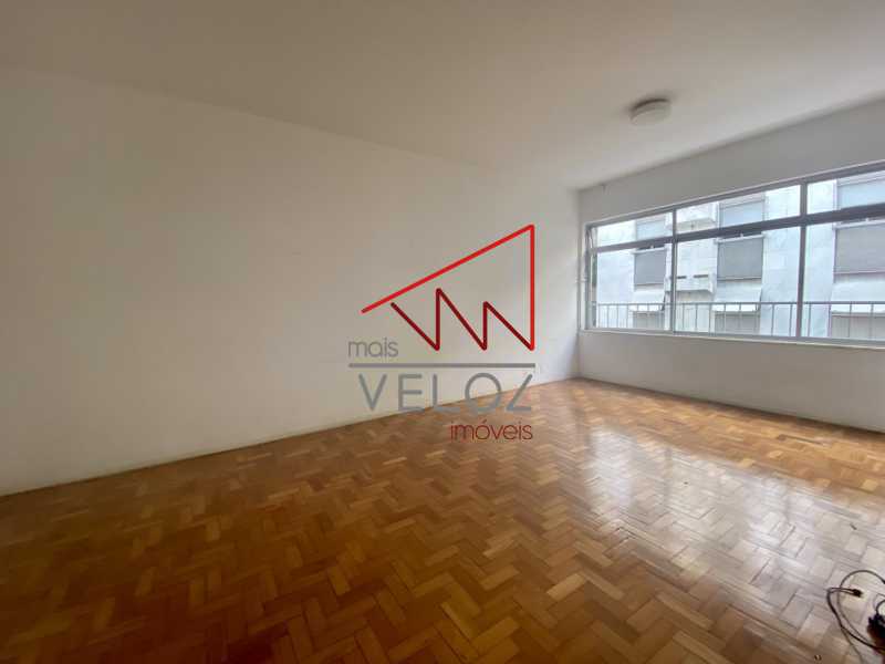 Apartamento à venda com 4 quartos, 136m² - Foto 2