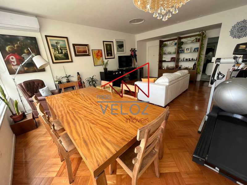 Apartamento à venda com 3 quartos, 150m² - Foto 2