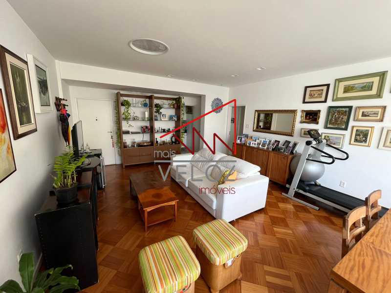 Apartamento à venda com 3 quartos, 150m² - Foto 3