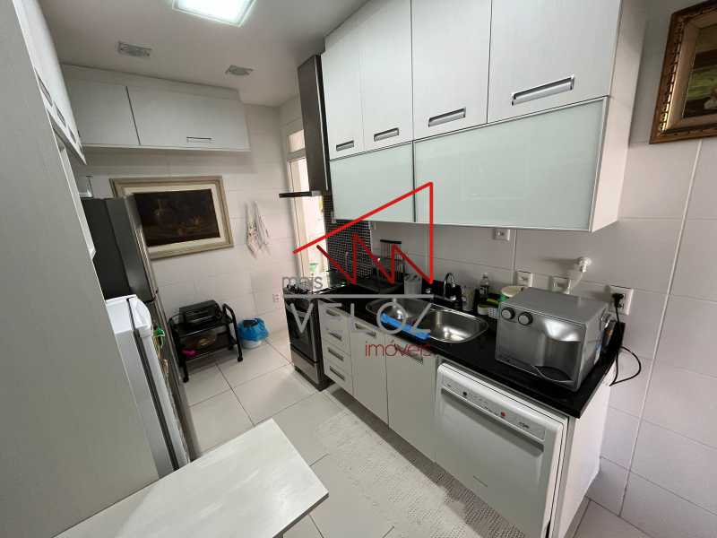 Apartamento à venda com 3 quartos, 150m² - Foto 25