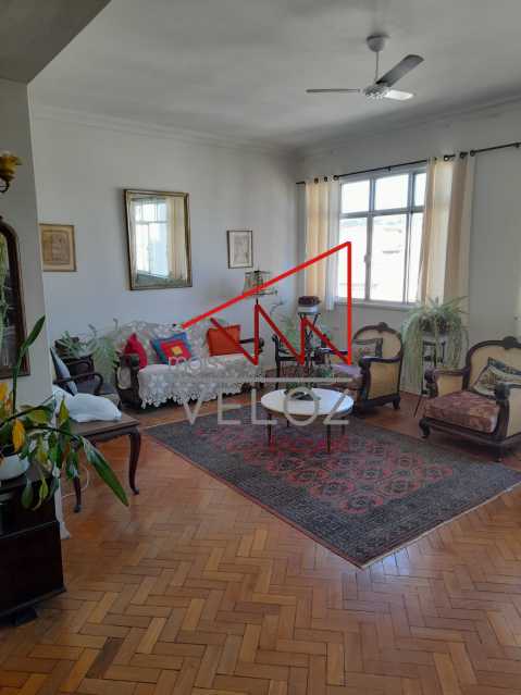 Apartamento à venda com 3 quartos, 144m² - Foto 2