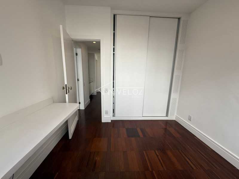 Apartamento à venda com 3 quartos, 150m² - Foto 4
