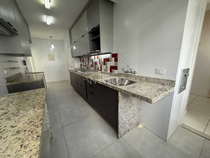 Apartamento à venda com 3 quartos, 150m² - Foto 12