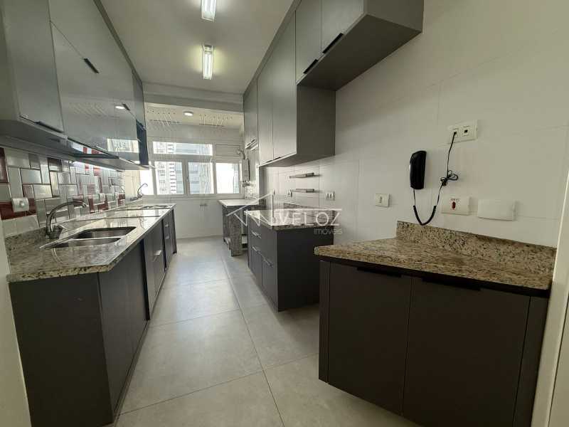 Apartamento à venda com 3 quartos, 150m² - Foto 14