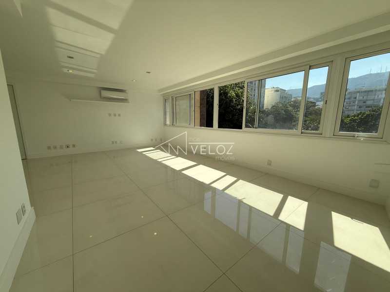 Apartamento à venda com 3 quartos, 150m² - Foto 3