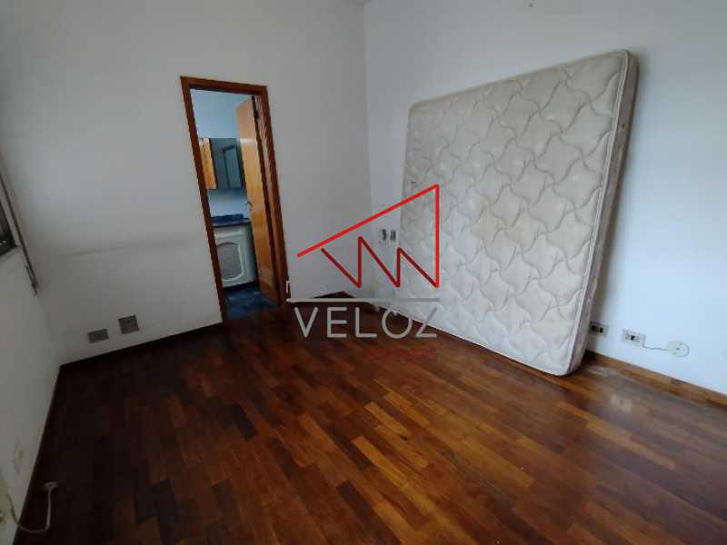Apartamento à venda com 4 quartos, 227m² - Foto 17