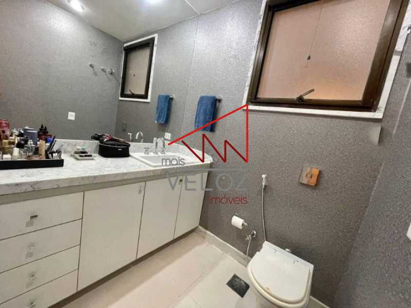 Apartamento à venda com 3 quartos, 227m² - Foto 3