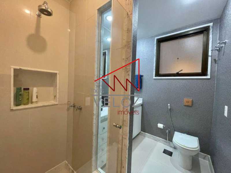 Apartamento à venda com 3 quartos, 227m² - Foto 4