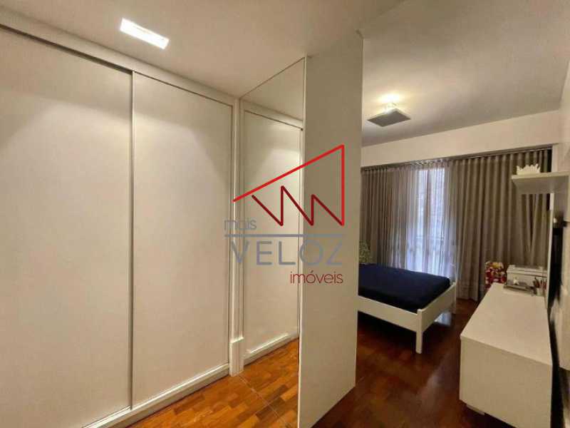 Apartamento à venda com 3 quartos, 227m² - Foto 11