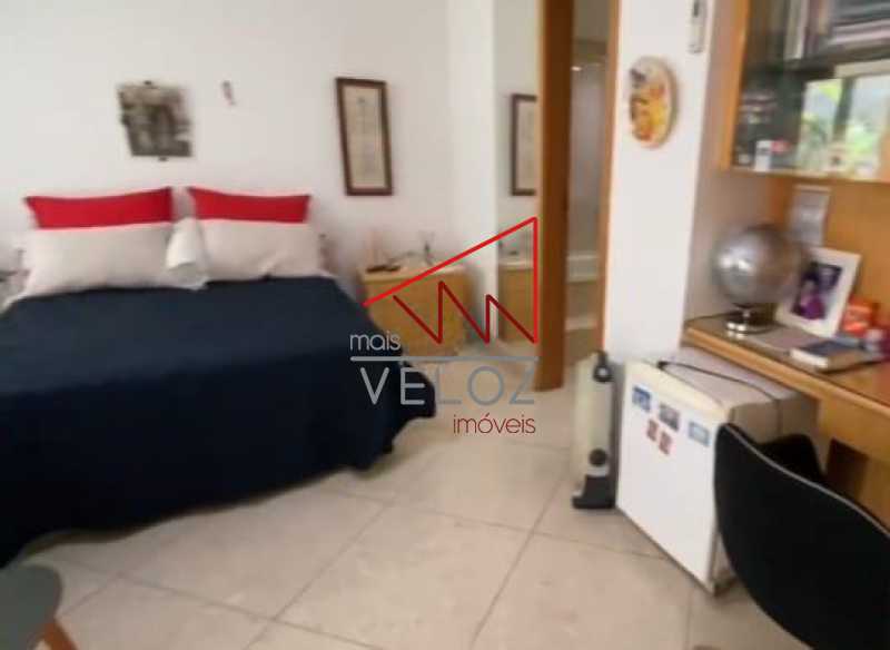 Apartamento à venda com 3 quartos, 218m² - Foto 12