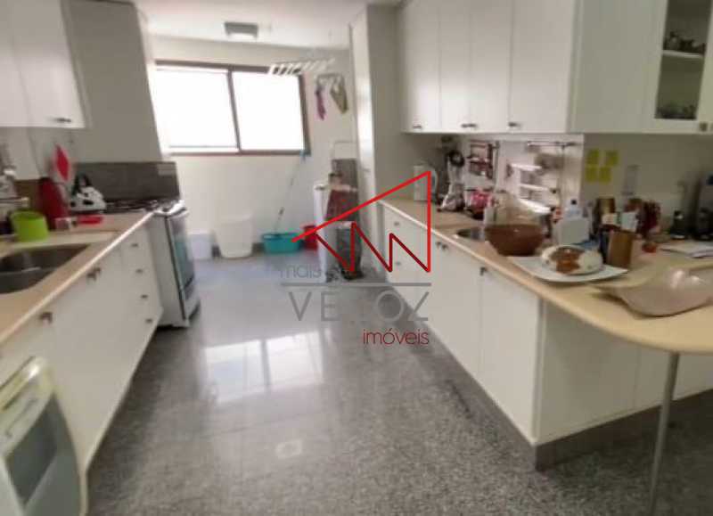 Apartamento à venda com 3 quartos, 218m² - Foto 19