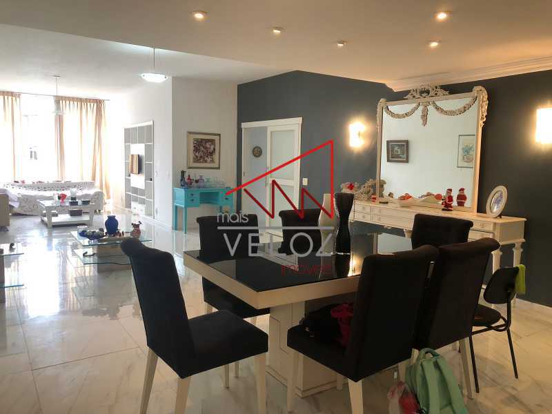 Apartamento à venda com 4 quartos, 202m² - Foto 2