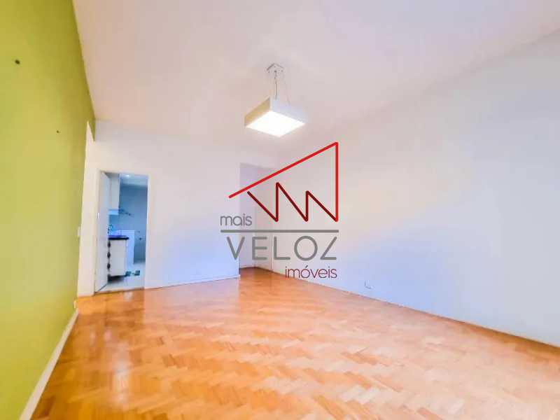 Apartamento à venda com 3 quartos, 135m² - Foto 4