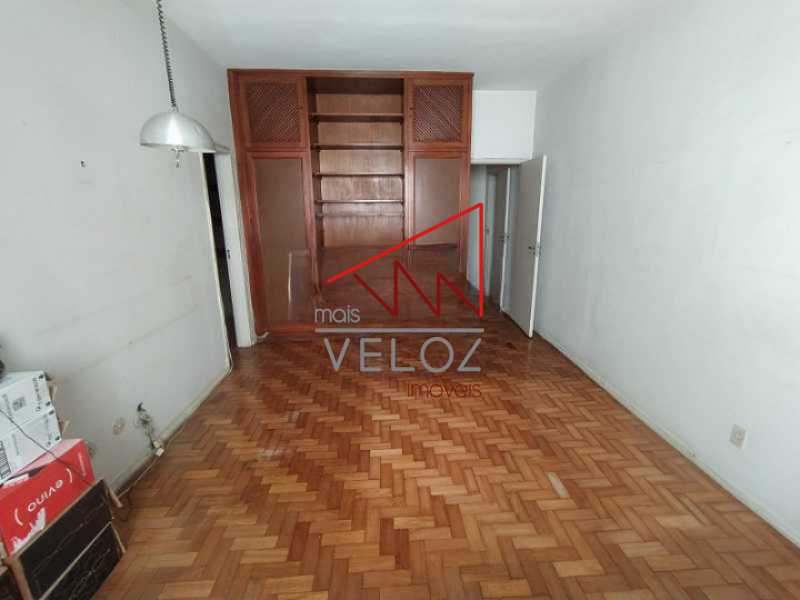 Apartamento à venda com 4 quartos, 236m² - Foto 3