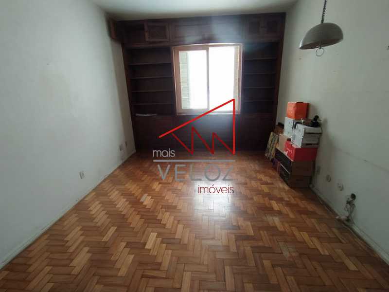 Apartamento à venda com 4 quartos, 236m² - Foto 4