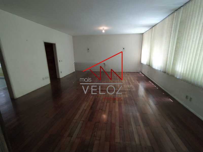 Apartamento à venda com 4 quartos, 236m² - Foto 1