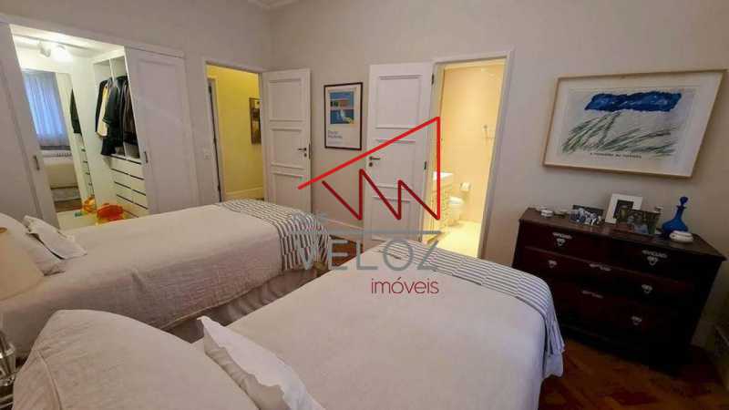 Apartamento à venda com 4 quartos, 250m² - Foto 14