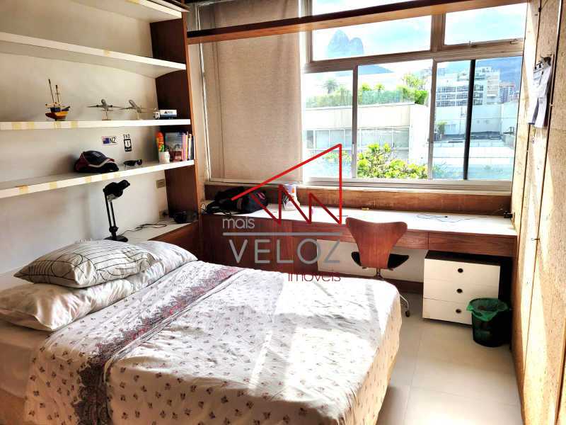 Apartamento à venda com 3 quartos, 150m² - Foto 3