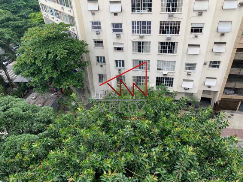 Apartamento à venda com 3 quartos, 96m² - Foto 2