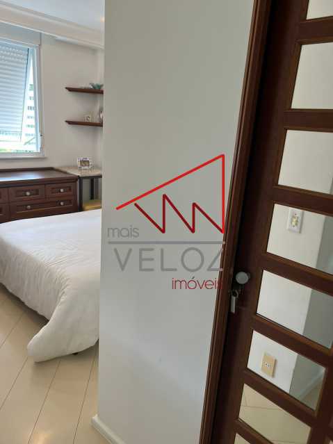 Apartamento à venda com 3 quartos, 150m² - Foto 4