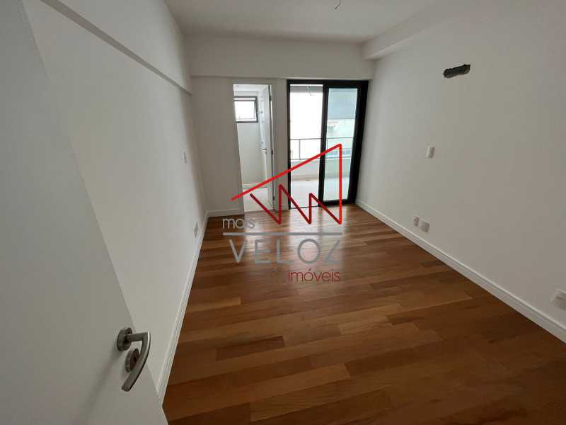 Apartamento à venda com 4 quartos, 238m² - Foto 14