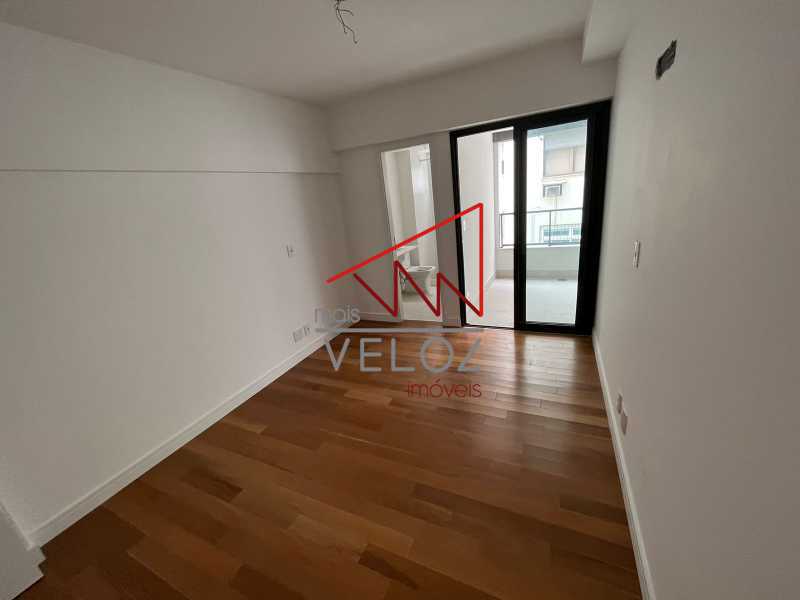 Apartamento à venda com 4 quartos, 238m² - Foto 15