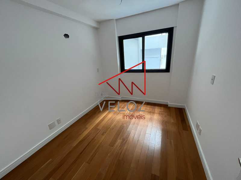 Apartamento à venda com 4 quartos, 238m² - Foto 13