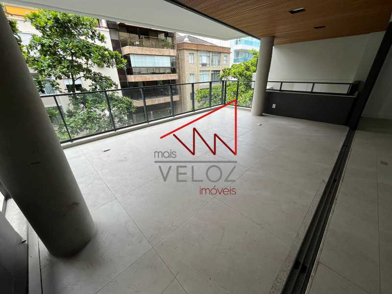 Apartamento à venda com 4 quartos, 238m² - Foto 4