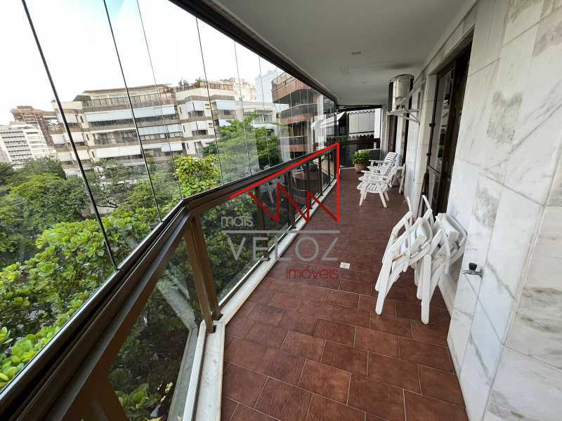 Cobertura à venda com 3 quartos, 228m² - Foto 2