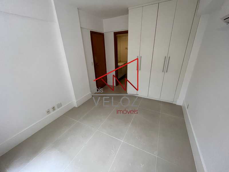 Apartamento à venda com 4 quartos, 200m² - Foto 9