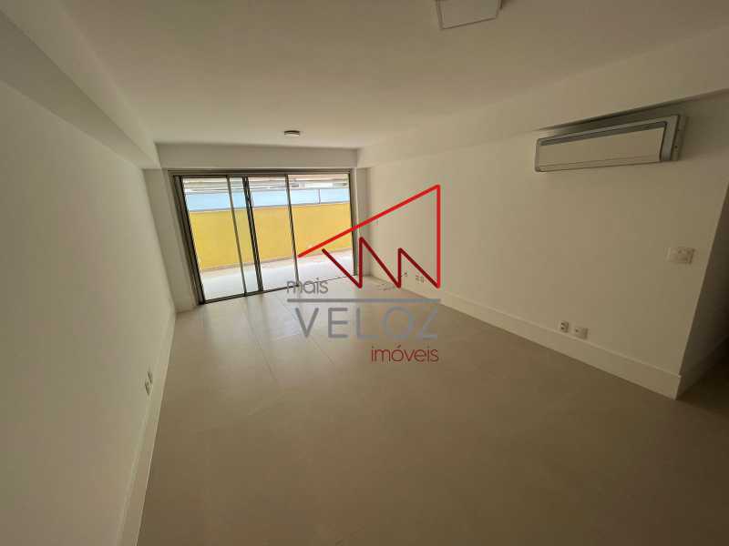 Apartamento à venda com 4 quartos, 200m² - Foto 2