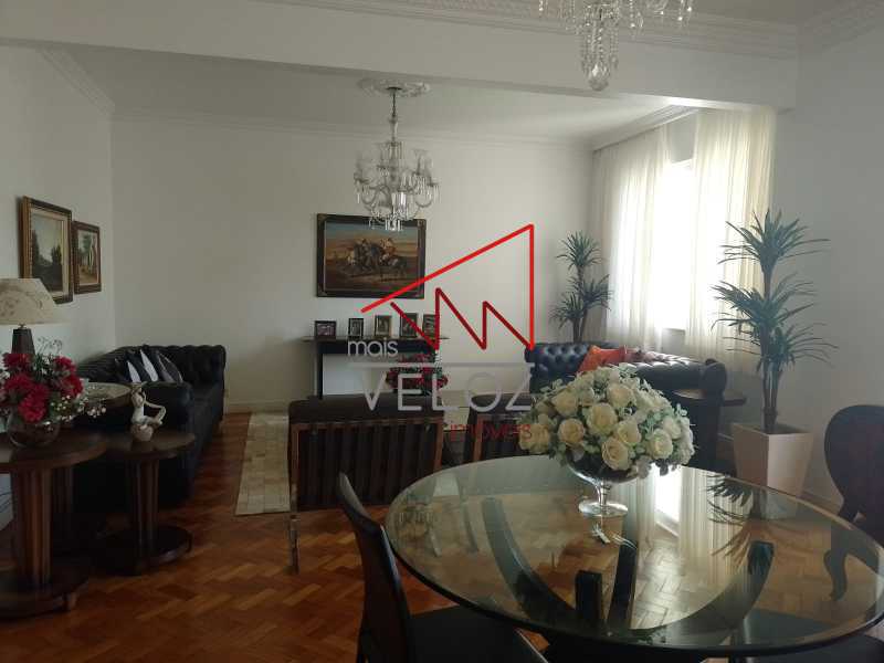 Apartamento à venda com 3 quartos, 230m² - Foto 4