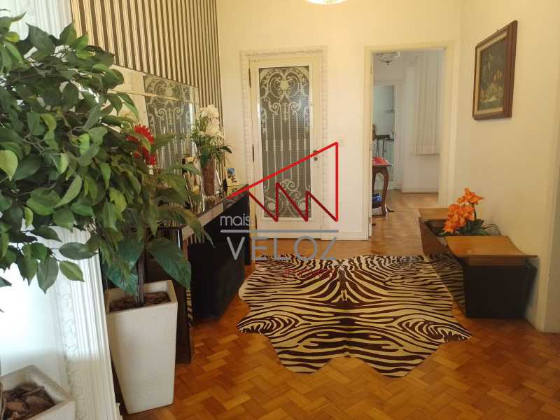 Apartamento à venda com 3 quartos, 230m² - Foto 2