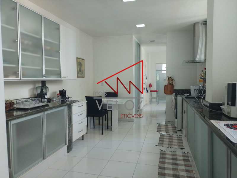 Apartamento à venda com 3 quartos, 230m² - Foto 19