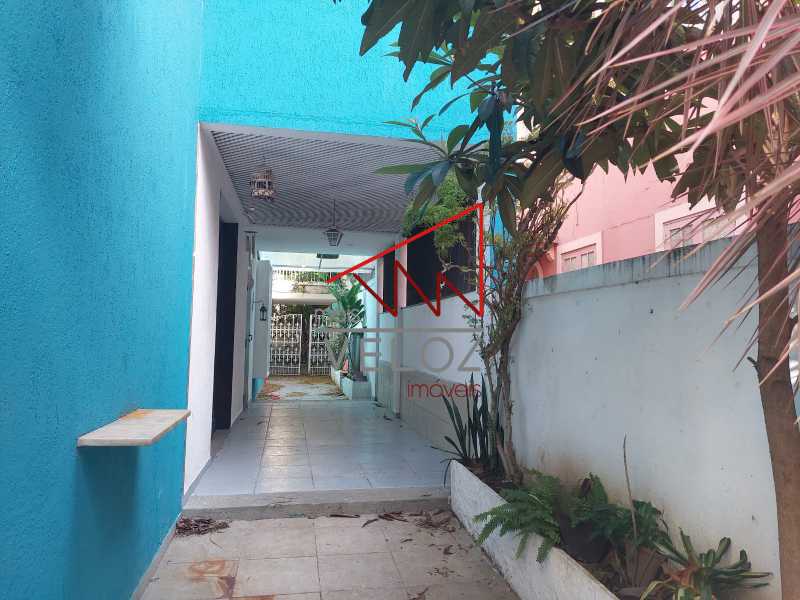 Casa de Vila à venda com 5 quartos, 293m² - Foto 3