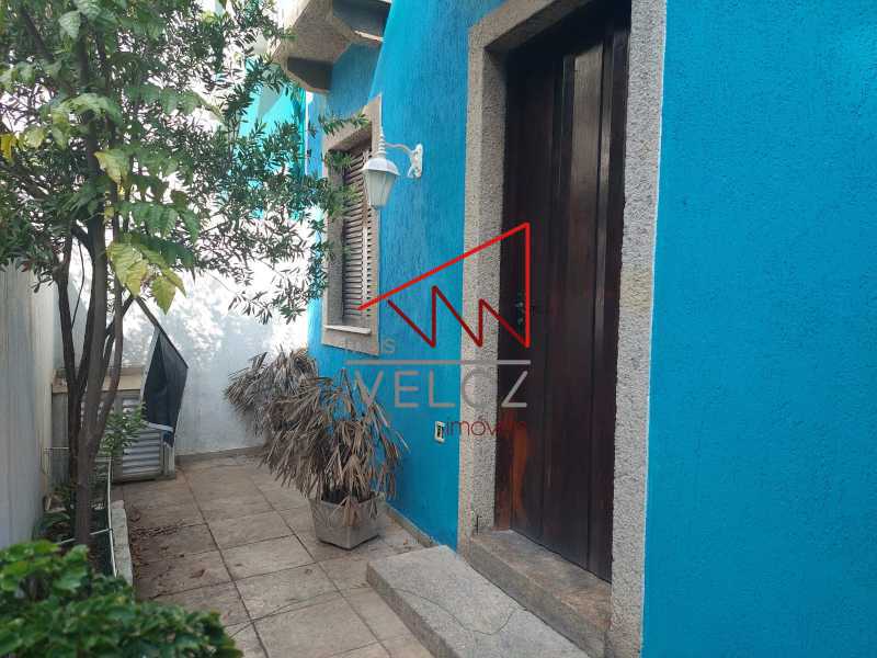 Casa de Vila à venda com 5 quartos, 293m² - Foto 2