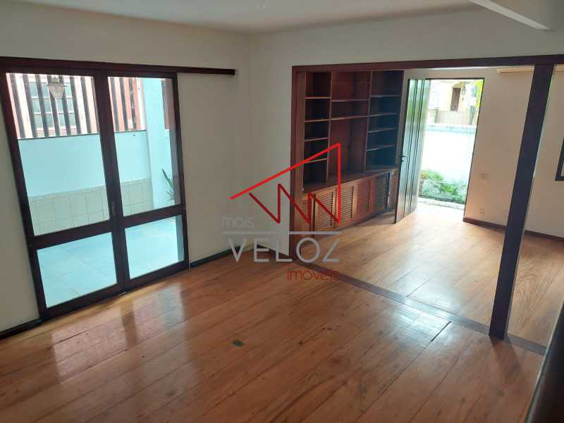 Casa de Vila à venda com 5 quartos, 293m² - Foto 4