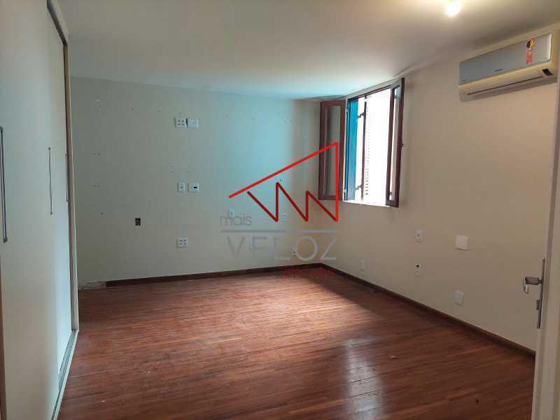 Casa de Vila à venda com 5 quartos, 293m² - Foto 9