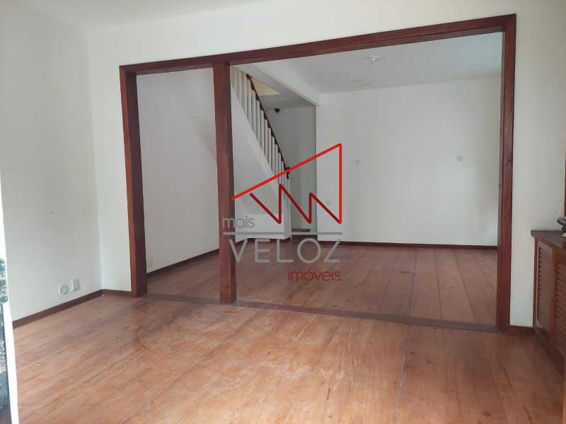 Casa de Vila à venda com 5 quartos, 293m² - Foto 5